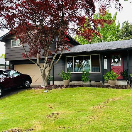 Emerald City 3 Bedroom 1 Bath Home Юджийн Екстериор снимка