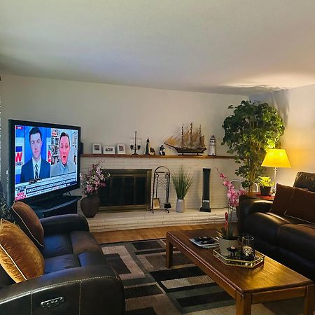 Emerald City 3 Bedroom 1 Bath Home Юджийн Екстериор снимка