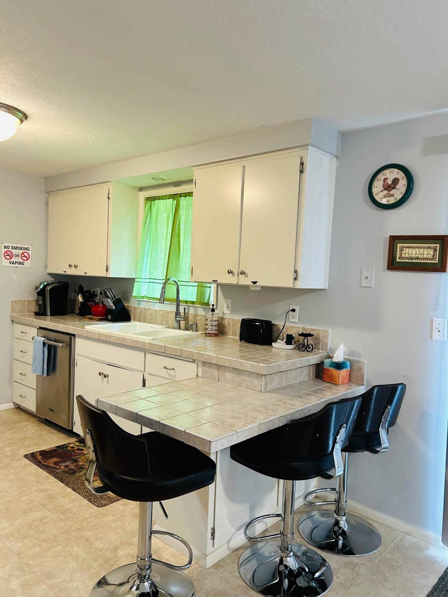 Emerald City 3 Bedroom 1 Bath Home Юджийн Екстериор снимка