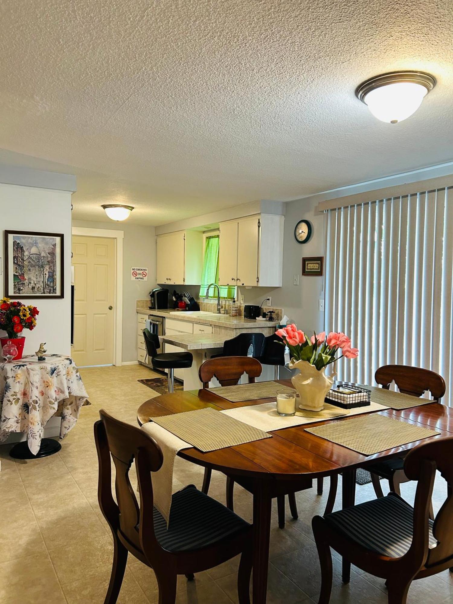 Emerald City 3 Bedroom 1 Bath Home Юджийн Екстериор снимка