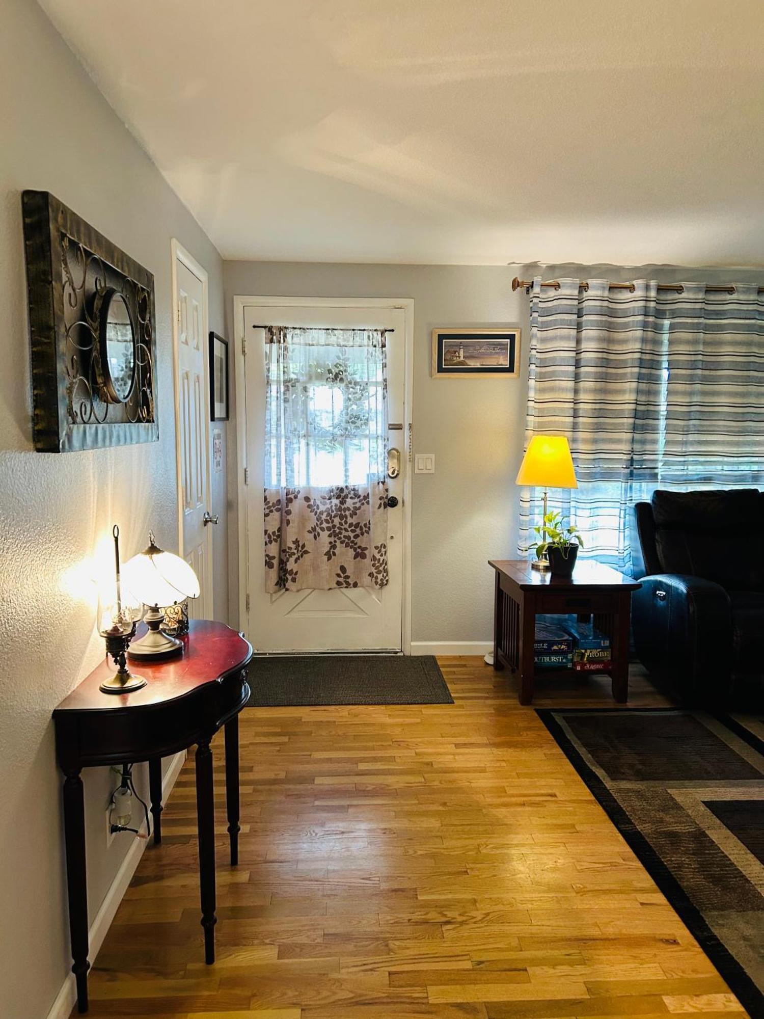 Emerald City 3 Bedroom 1 Bath Home Юджийн Екстериор снимка