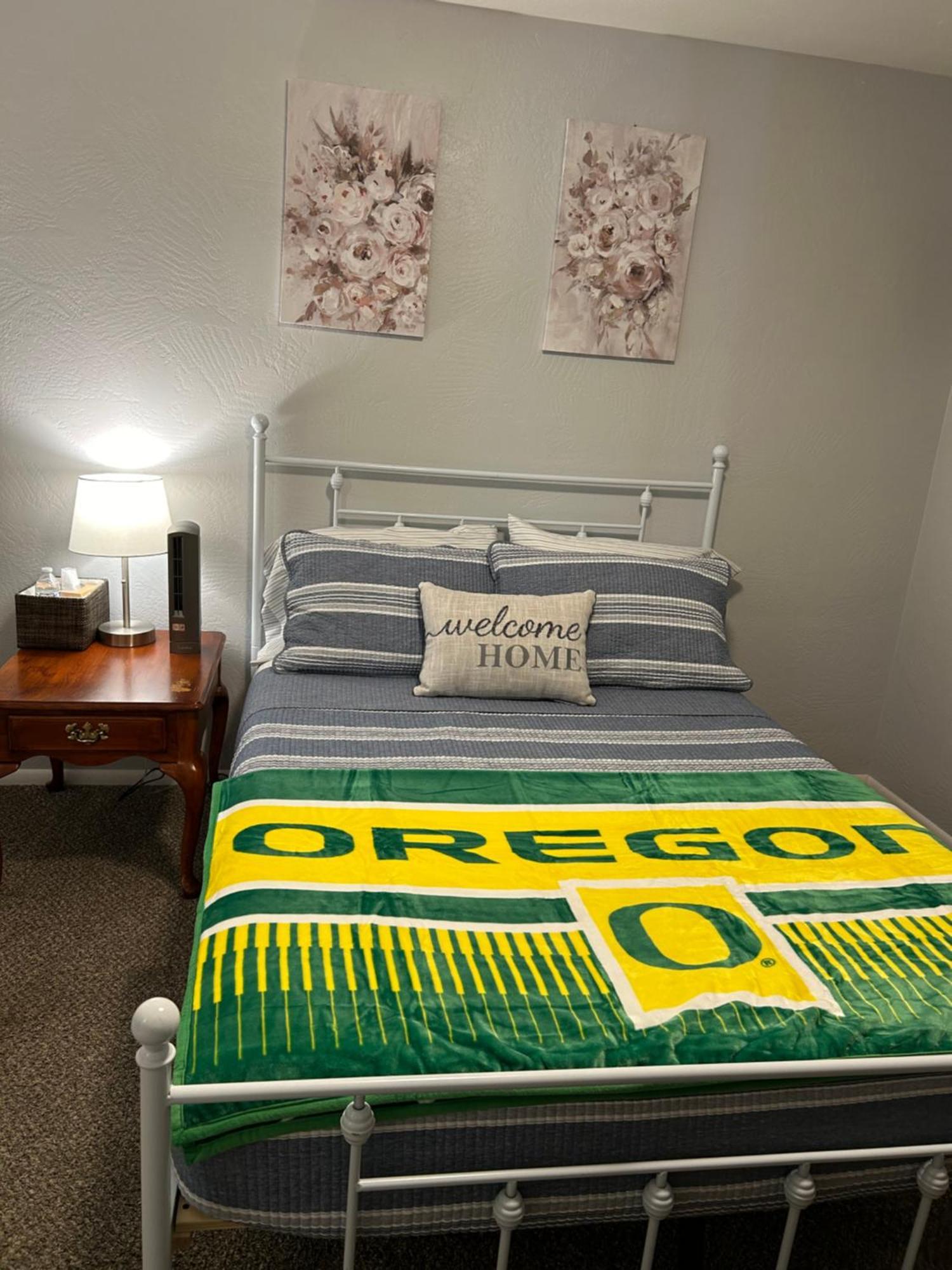 Emerald City 3 Bedroom 1 Bath Home Юджийн Екстериор снимка