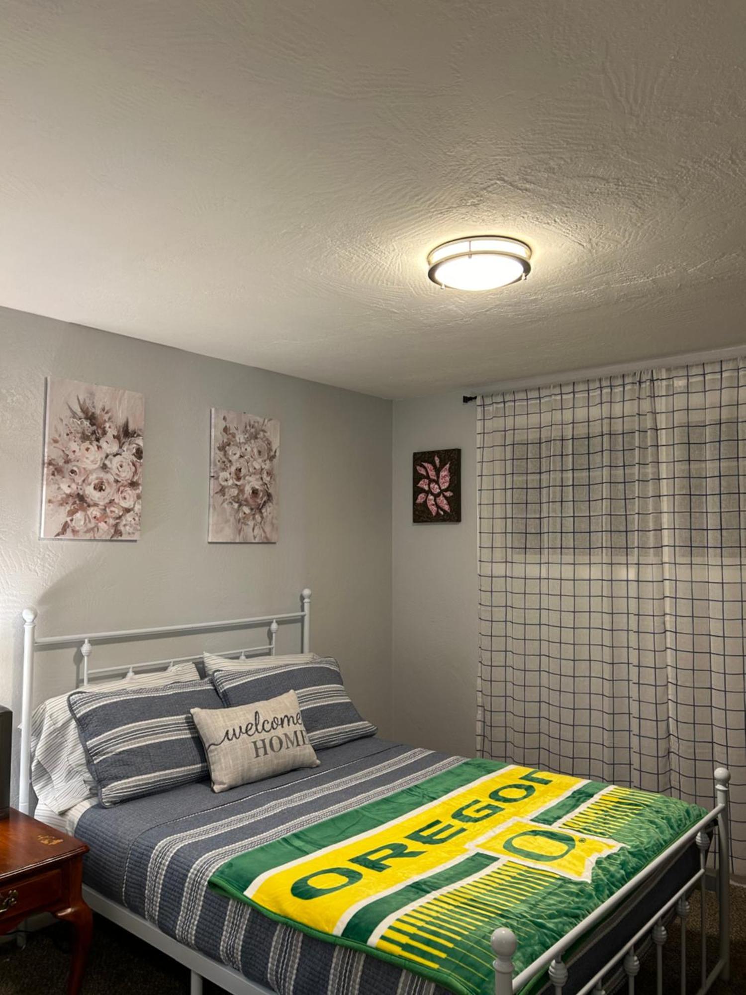 Emerald City 3 Bedroom 1 Bath Home Юджийн Екстериор снимка